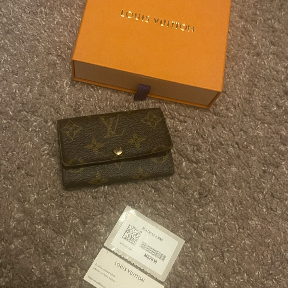 Authentic Louis Vuitton 6 ring key holder